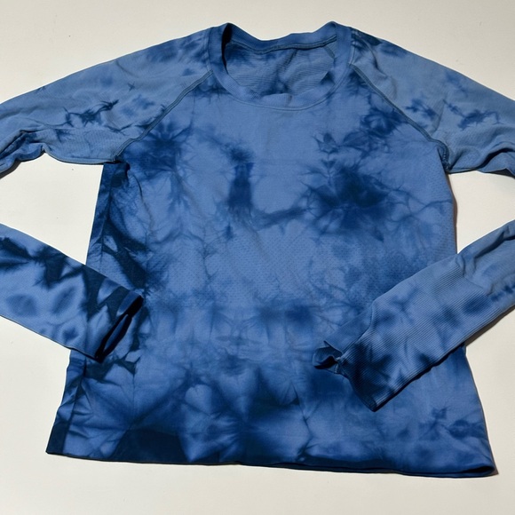 Lululemon Blue Tie-Dye Long Sleeve Shirt size 6 - Picture 1 of 9